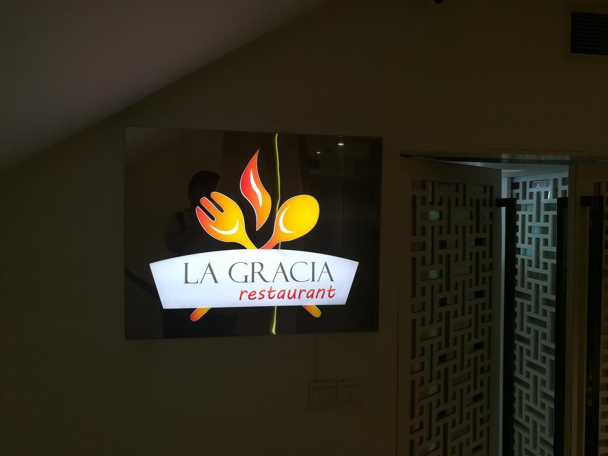 Grace 21  Hotel Dhaka Buitenkant foto